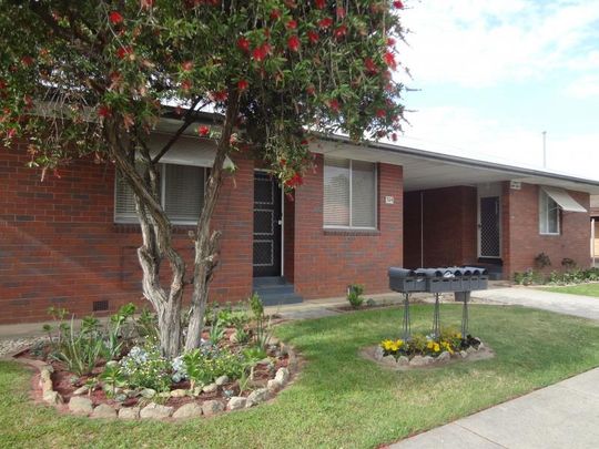 Central Albury Bedsit Unit - Photo 1