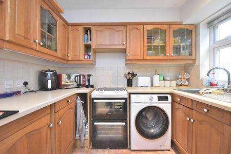 2 bedroom mid terraced house to rent, - Photo 3