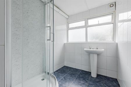 5 bedroom flat to rent - Photo 3