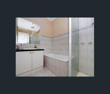 Spacious Unit! - Photo 4