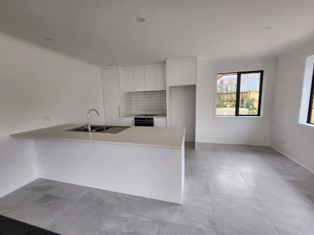 New build family home right in town! - Photo 5