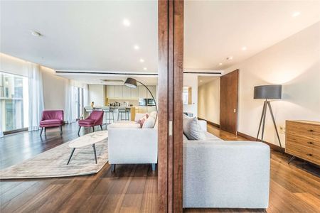 Beautiful 11th floor 3 bedroom, 3 bathroom apartment with stunning southerly views and large south facing private balcony. Kings Gate has an excellent 24/7 concierge team. - Photo 2