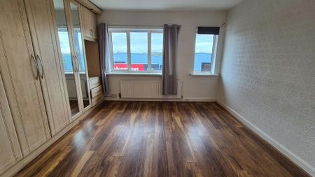 3 bedroom flat to rent - Photo 3