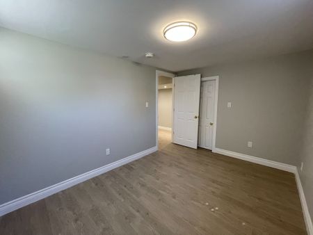 For Lease - 334 Stevenson Road Unit# Lower, Oshawa, Ontario - Photo 2