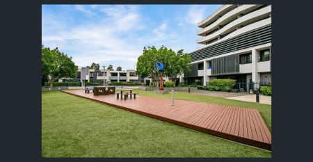 TOP FLOOR & REFURBISHED at TRAVANCORE ON THE PARK - Photo 3