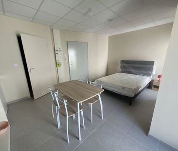 Location Appartement 1 pièce 23m² - Photo 2