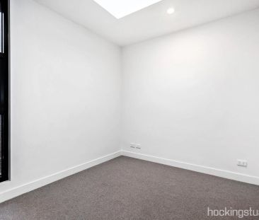 Near New Townhouse With Private Courtyard - Photo 2