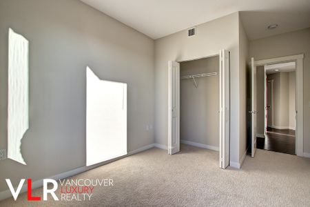 Condo in North Vancouver, BC - Photo 4