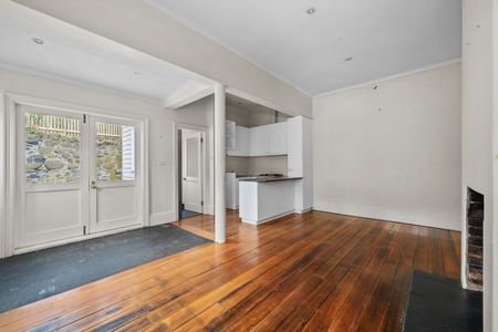 33 Quayle Street Sandy Bay TAS 7005 Australia - Photo 3