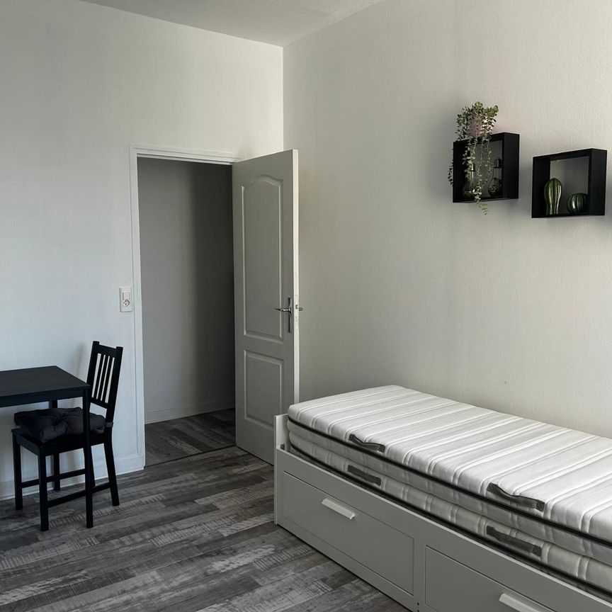 Reims Beau studio meublé centre ville - Photo 1