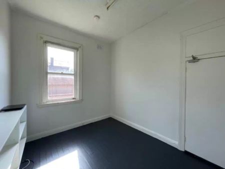 Studio with 1 bedroom & 1 bathroom - Photo 5