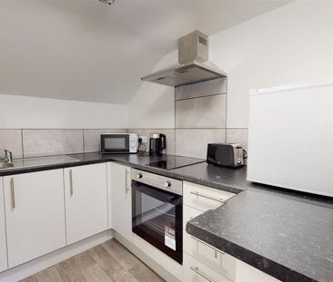 1 bedroom in a house share to rent - Photo 3