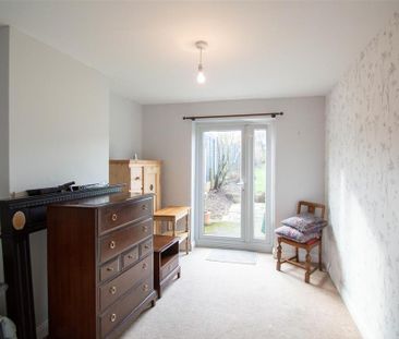 3 bedroom end of terrace house to rent - Photo 3