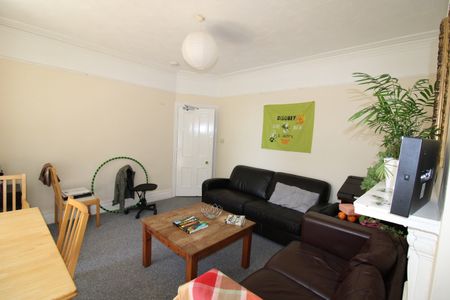Room in a Shared House, Queens Park Road, BN2 - Photo 2