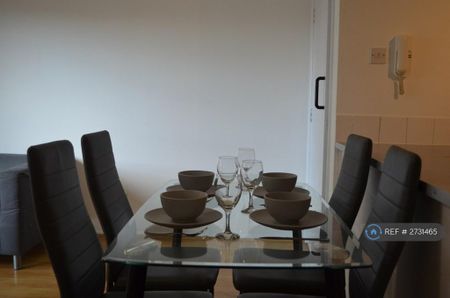 2 bedroom flat to rent - Photo 4