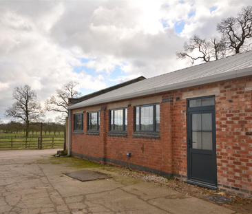 1 The Courtyard, Longford Hall Farm, Longford, Derbyshire, DE6 3DS - Photo 2