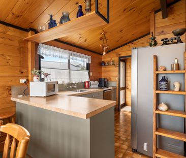 Charming Family Home with Pool in Papamoa Beach - Photo 4