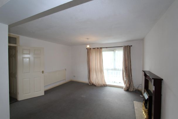 Longley Hall Grove, Sheffield, S5 - Photo 1