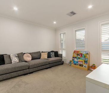 Picture-Perfect Coastal Home – Stylish and Low Maintenance! - Photo 1