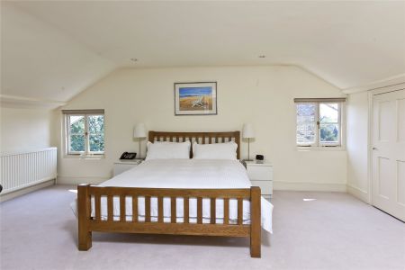 Hampton Court Road, East Molesey, KT8 - Photo 4