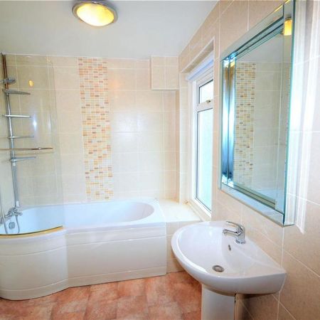 4 bedroom property to rent - Photo 4