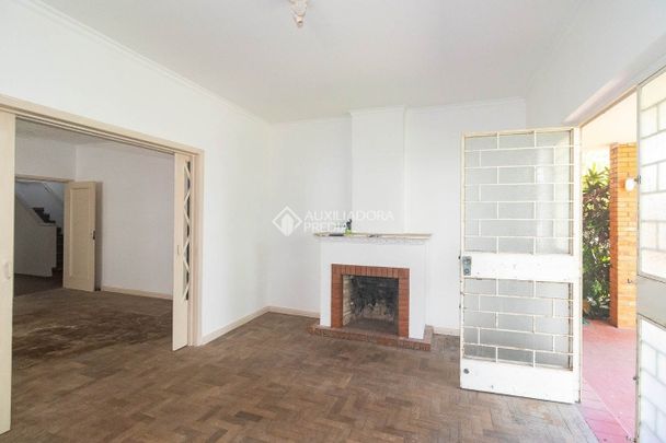 Casa com 5 quartos e 300m² para alugar em Mont'Serrat, Porto Alegre. - Photo 1