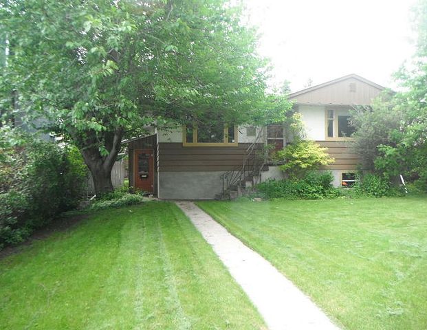 Killarney Bungalow-Pet Friendly, fenced yard, Quiet Neighbors | Calgary - Photo 1