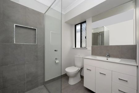 Fresh Modern Home in new quiet estate - Photo 5