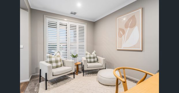 LARGE FAMILY FRIENDLY HOME - Photo 1