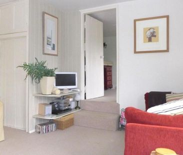 2 bedroom cottage to rent - Photo 2