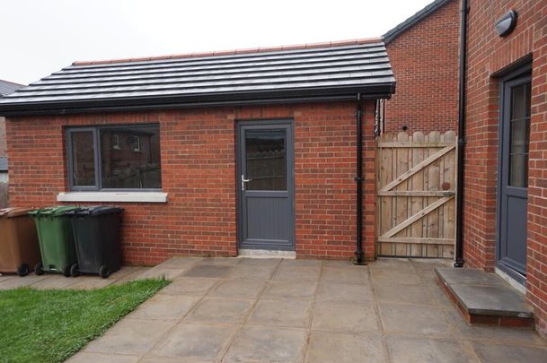 37 Beechcroft, Lurgan, BT66 7GL - Photo 1