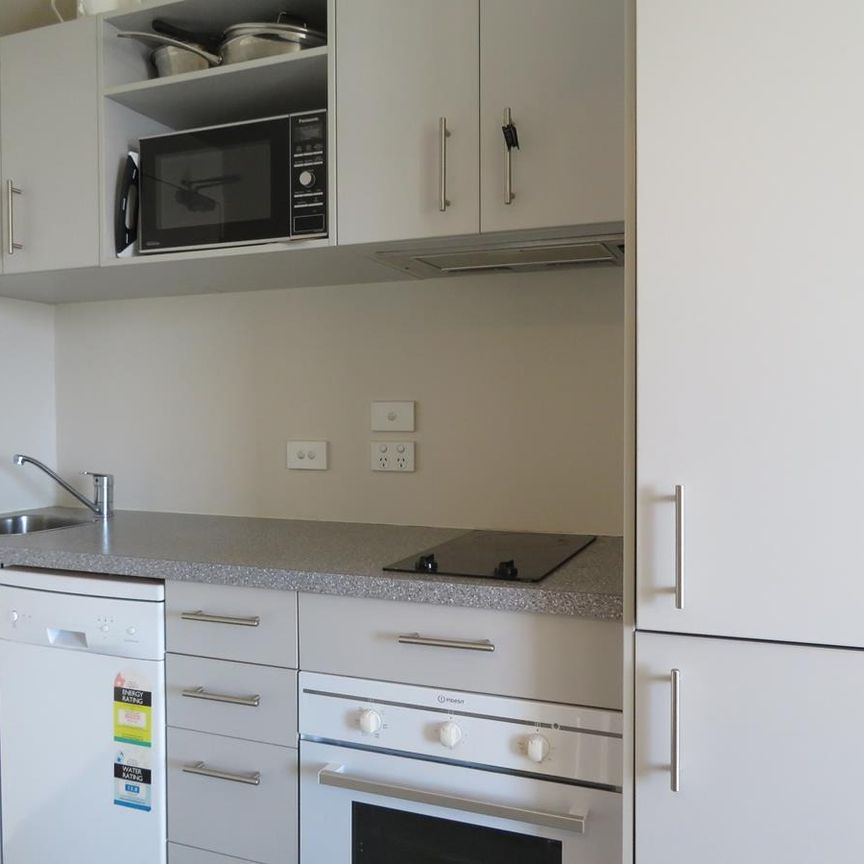 TOP FLOOR STUDIO APARTMENT: VIEWS FOR MILES - Photo 1