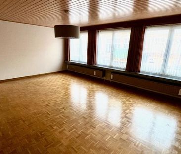 Ruim appartement in het centrum met 2 slaapkamers en lift. - Foto 2