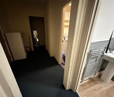 3 bedroom flat to rent - Photo 6