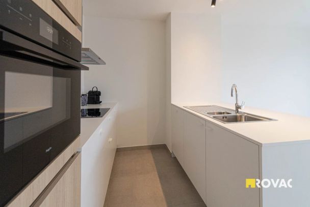 Prachtig en ideaal gelegen nieuwbouwappartement met ruime carport - Photo 1