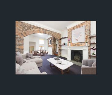 Charming Refurbished Terrace - Photo 1