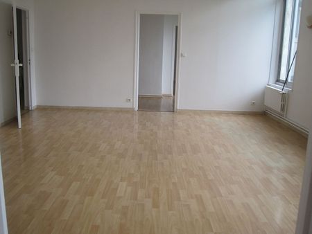 A LOUER APPARTEMENT PLEIN CENTRE VILLE DE ST QUENTIN 02100 - Photo 3