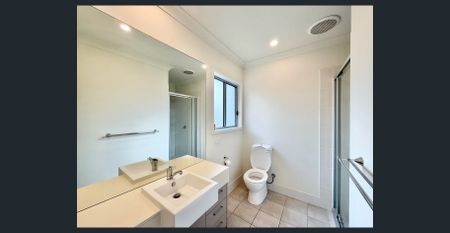 BREAK LEASE - Immaculate Four Bedroom Home in Desirable Location - Coomera - Photo 2