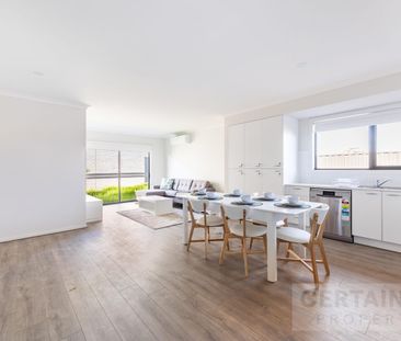 Brand New Ensuite Rooms Available – Sought-After Clyde North Location - Photo 2