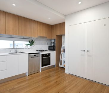 Modern Apartment Offering Stylish Living in a Convenient Location - Photo 4