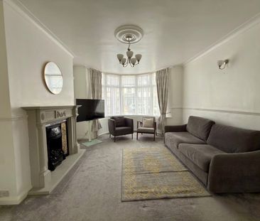 4 Bed End Terrace, Wilmington Gardens, IG11 - Photo 1