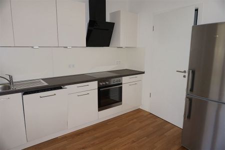 Moderne Erdgeschosswohnung mit Einbauküche und Terrasse! Mit direktem Blick auf die Mosel - Photo 3