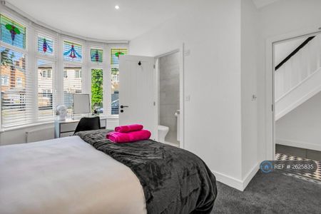 1 bedroom in a house share to rent - Photo 5