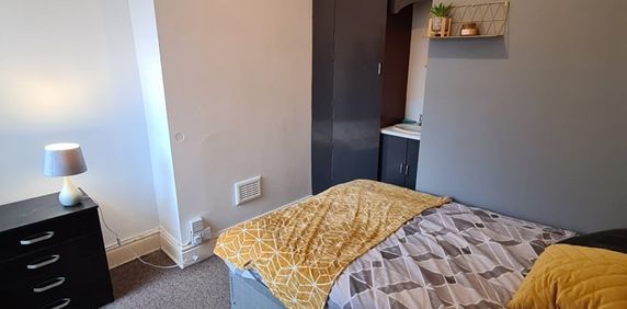 Room in a Shared House, Whitby Road, M14 - Photo 2