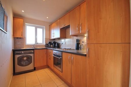 Redford Close, Feltham, Middlesex,TW13 - Photo 5