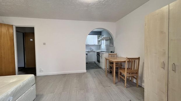 Studio to rent - Photo 1