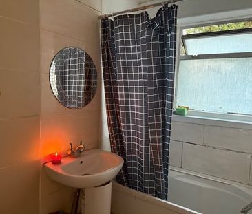 Room in a Shared House, Waverley Gardens, NW10 - Photo 3