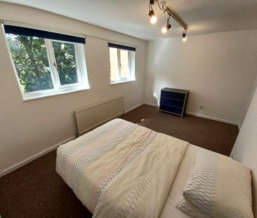 4 bedroom townhouse to rent - Photo 2
