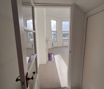 1 Bed Flat, Albert Road, BN1 - Photo 2