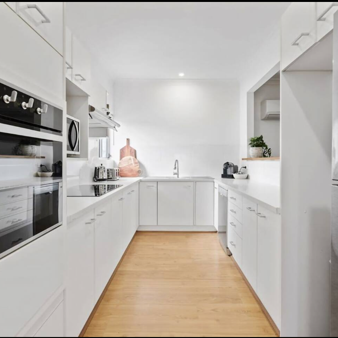 Three bedroom, stylishly furnished! INSPECTIONS BY APPOINTMENT ONLY - Photo 1